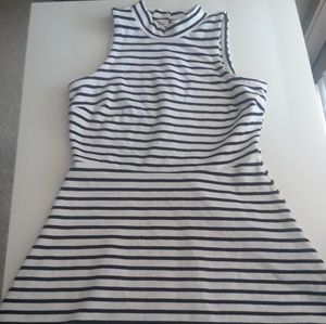 Extremely cute mock neck sleeve less dress